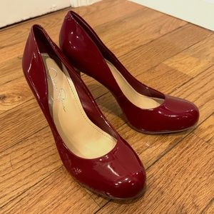 JESSICA SIMPSON - RED PATENT LEATHER PUMPS - SIZE 8